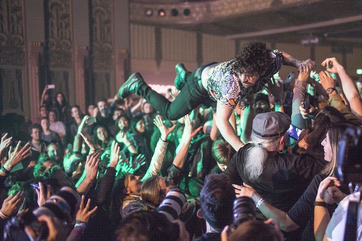 crowdsurfen